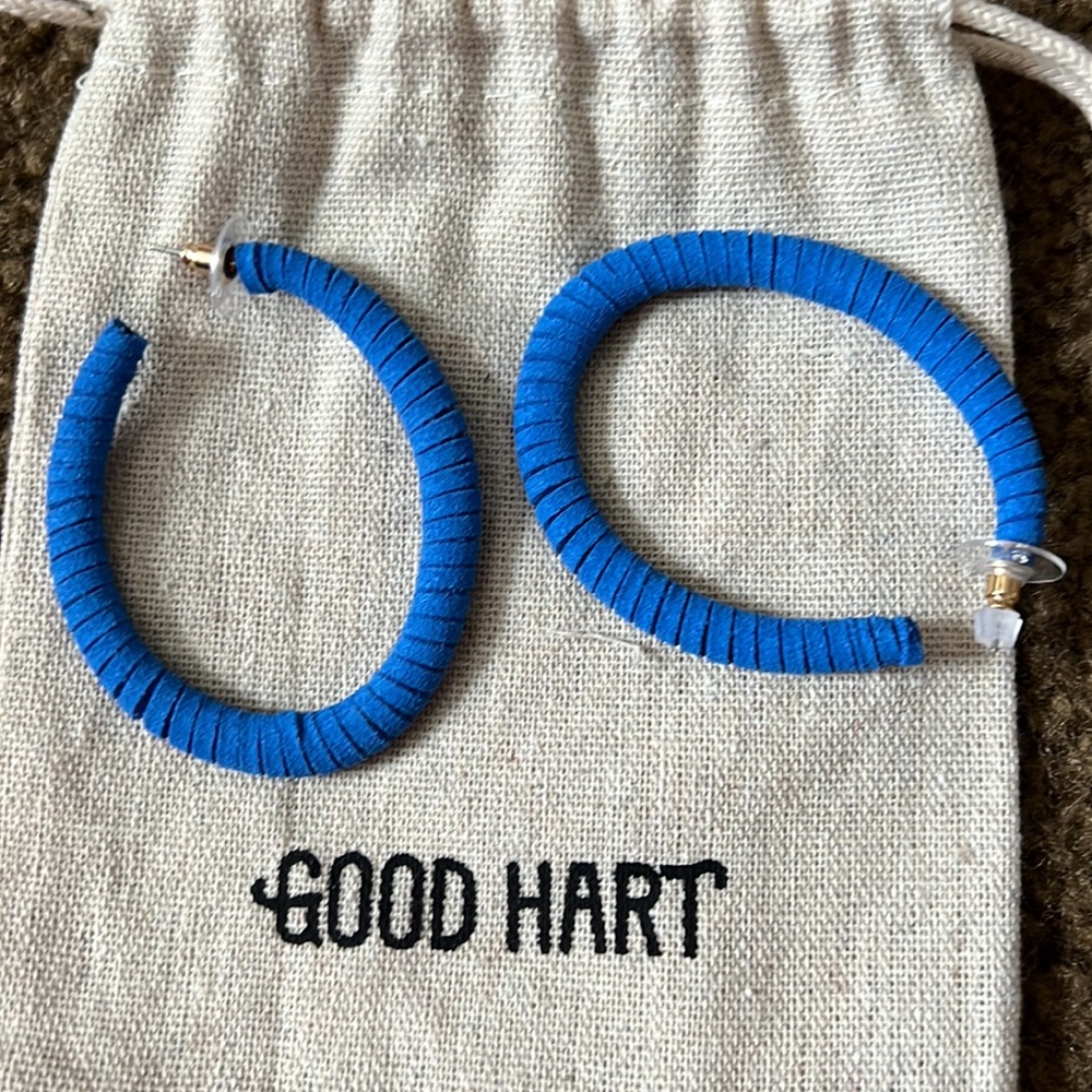 Good Hart Earring Set - Picture 3 of 3